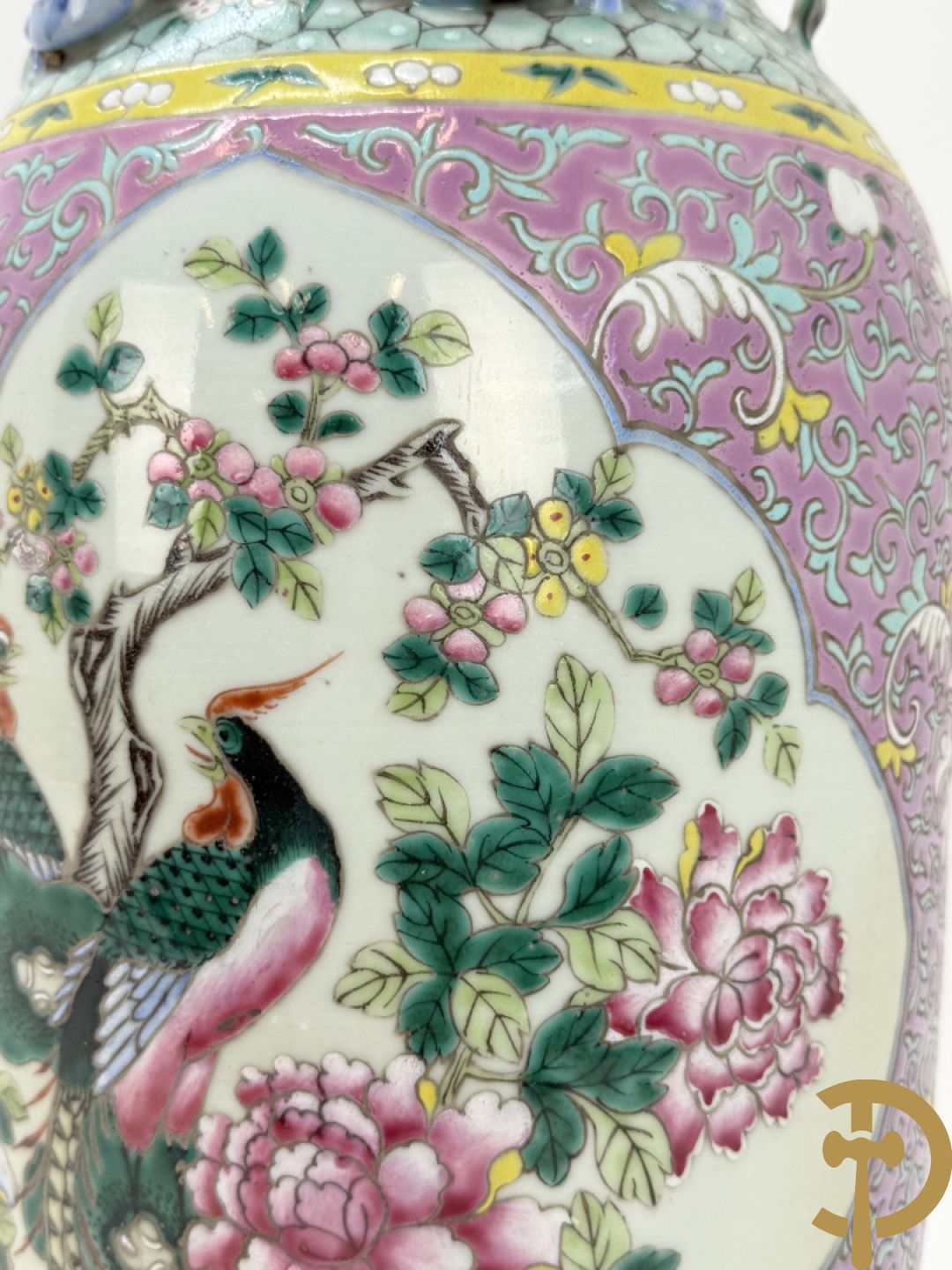 Chinese porseleinen vaas met vogel- en bloemendecor