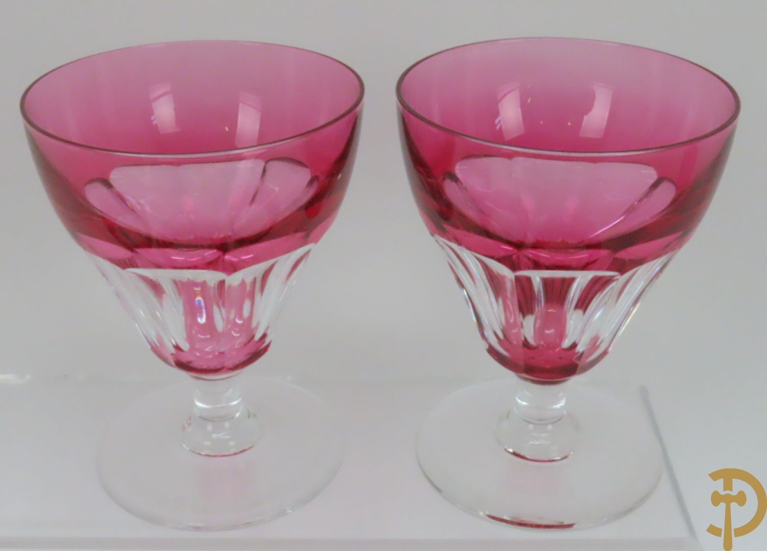 Zes gekleurde Val-Saint-Lambert glazen + 3 vaasjes + asbak