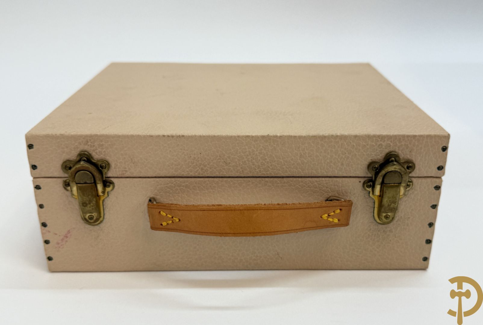 Louis Vuitton beauty case met verschillende vakjes en genummerd 948947