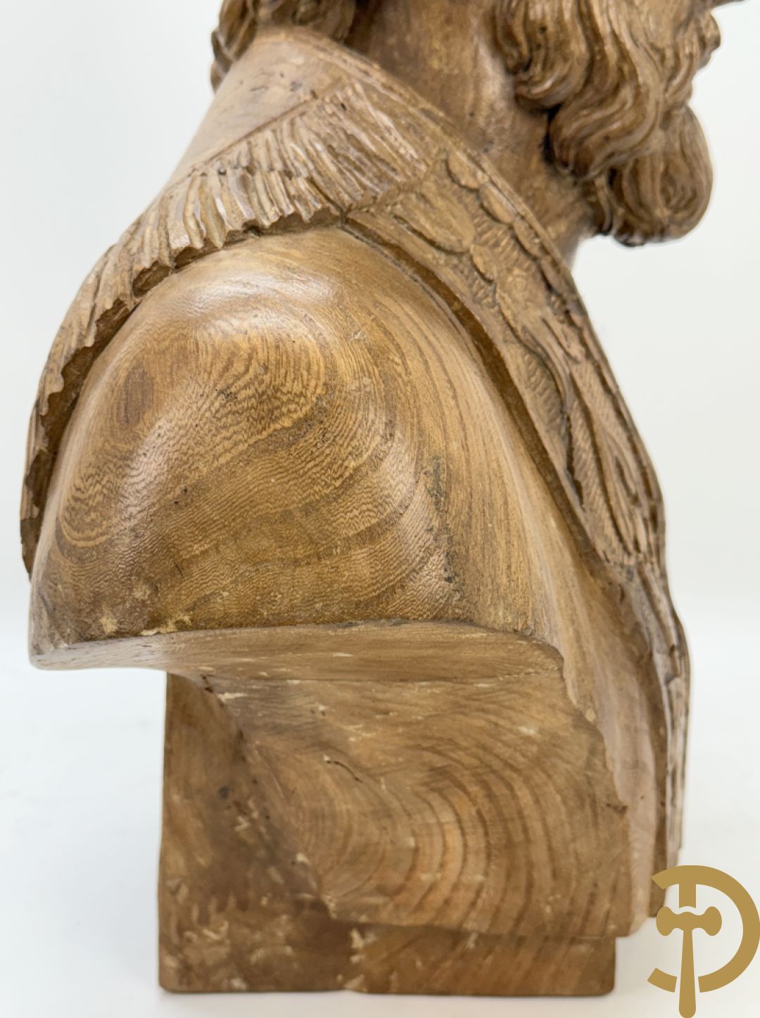 Houtgesculpteerde buste van Sint Elooi