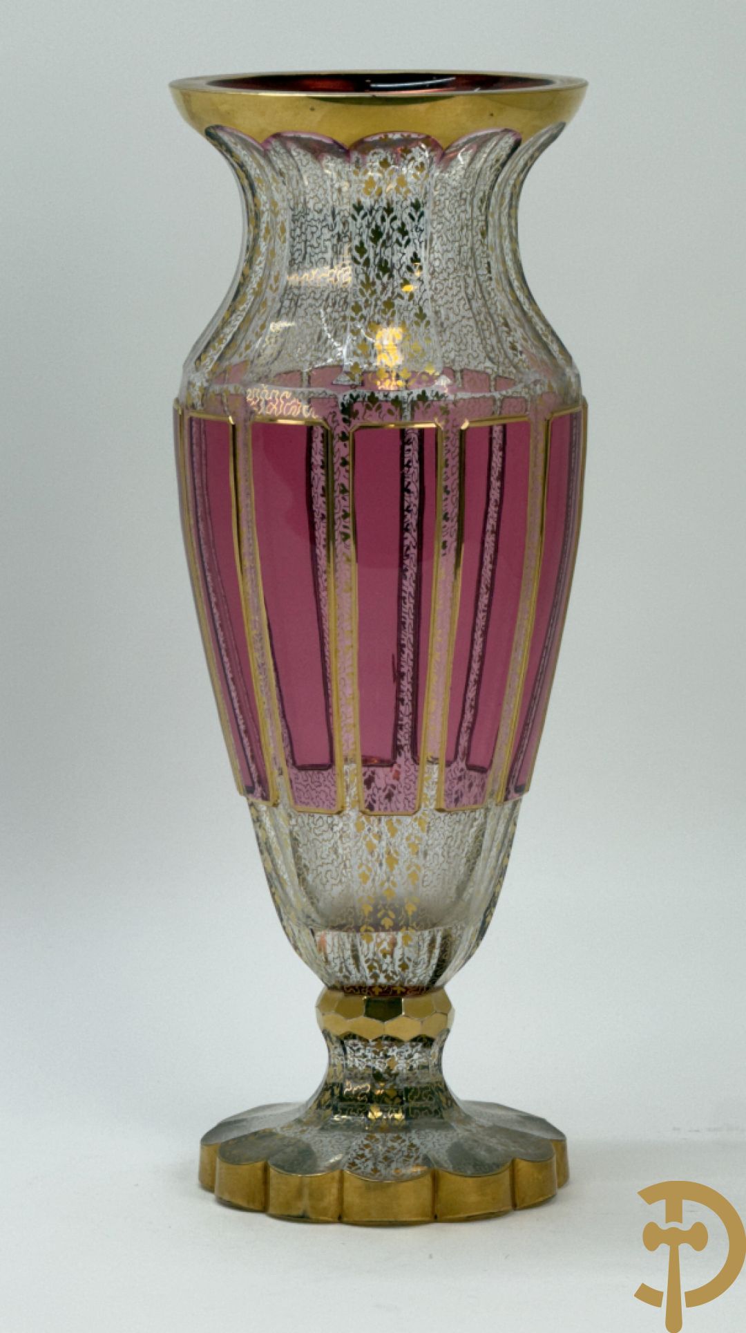 Gelobde kristallen vaas met gouddecor