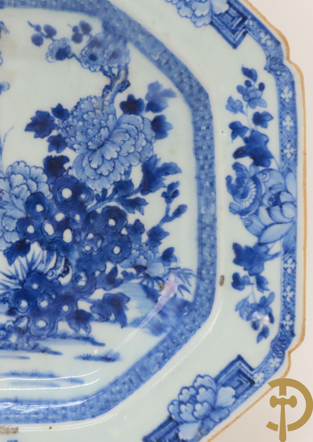 Chinese porseleinen blauw/wit schotel met bloemen- en dierendecor
