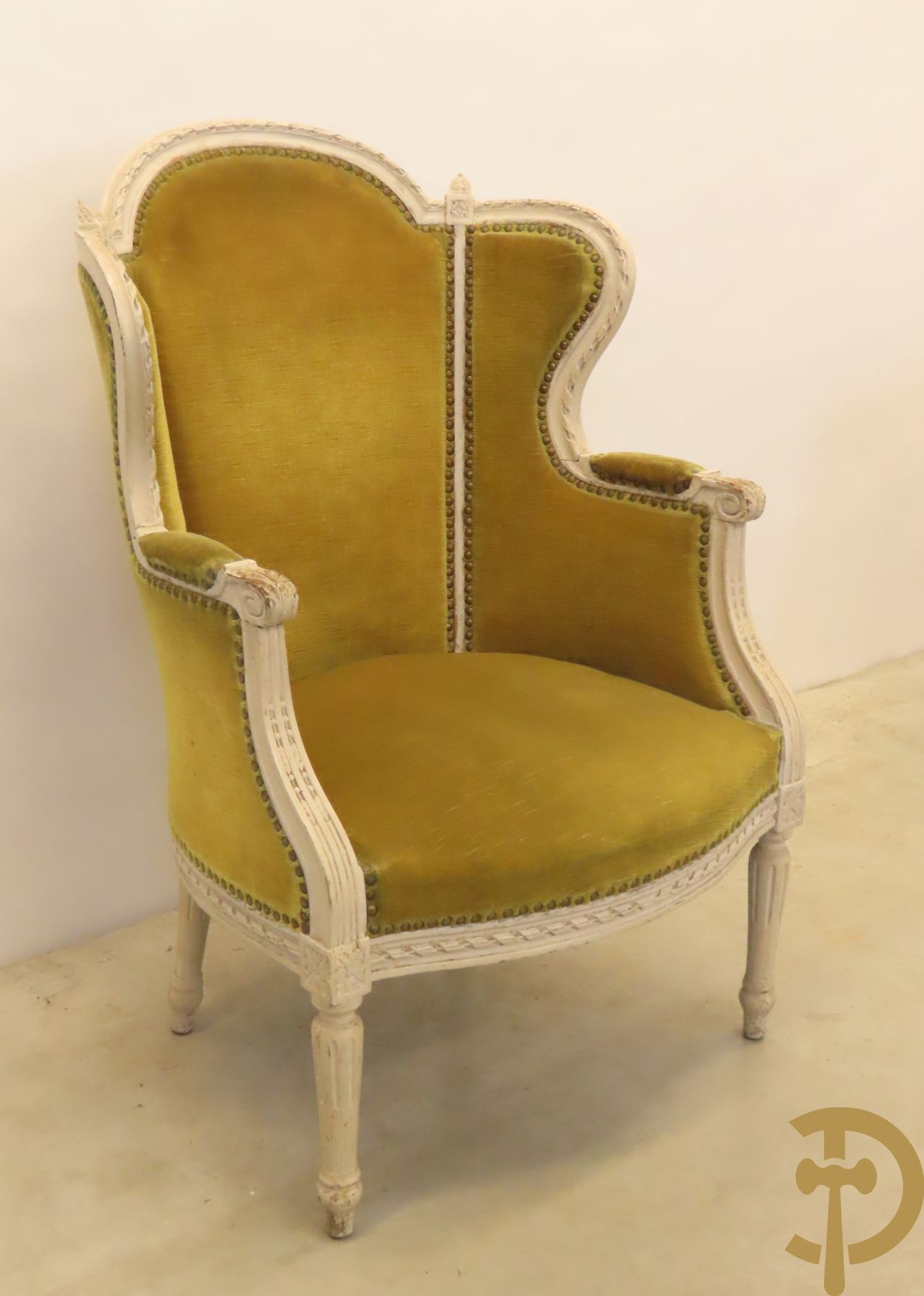 Gemonochromeerde bergère met groene mohair stof + gemonochromeerde en gecaneerde canapé Louis XVI stijl