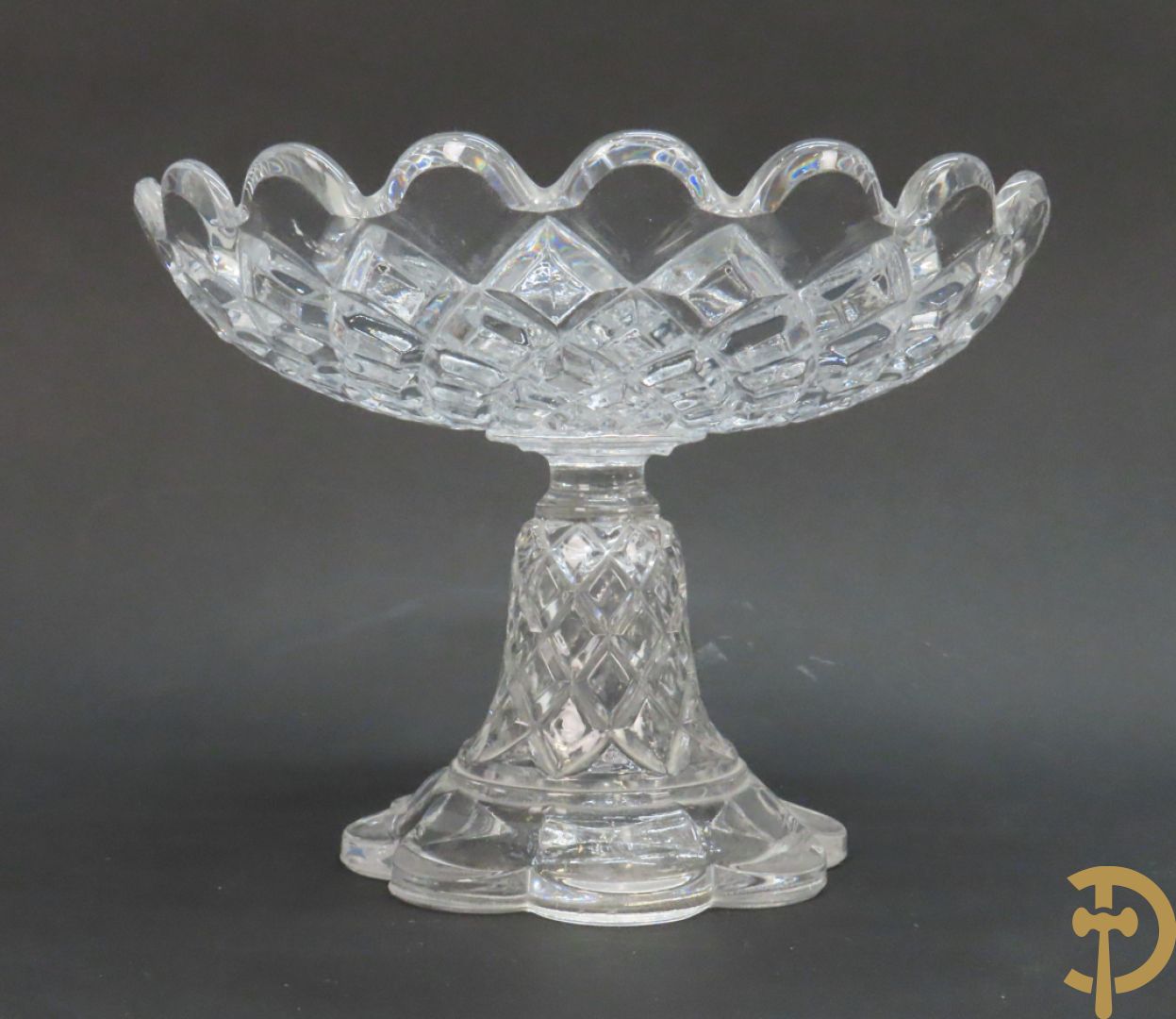 Paar geperste glazen Baccarat fruitcoupes