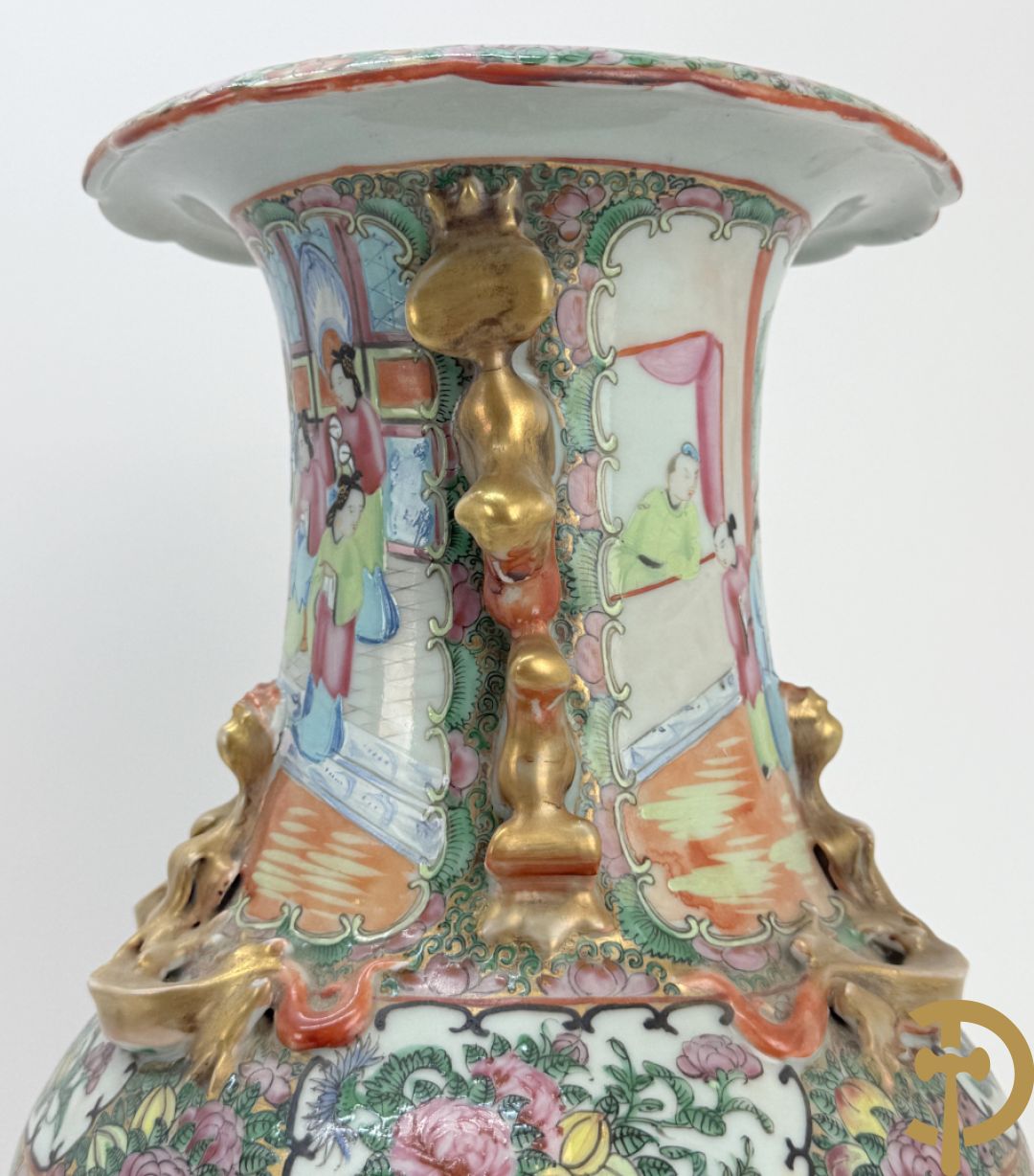 Chinese porseleinen Kanton vaas met geanimeerde taferelen