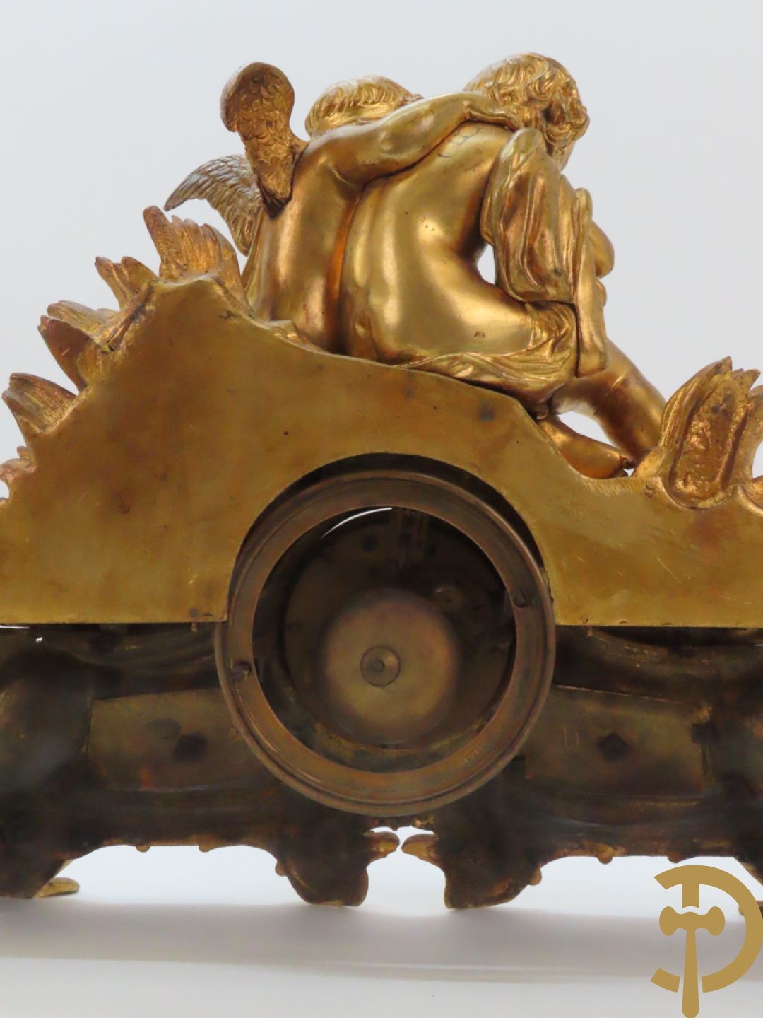 Bronzen schouwklok bezet met 2 cupido