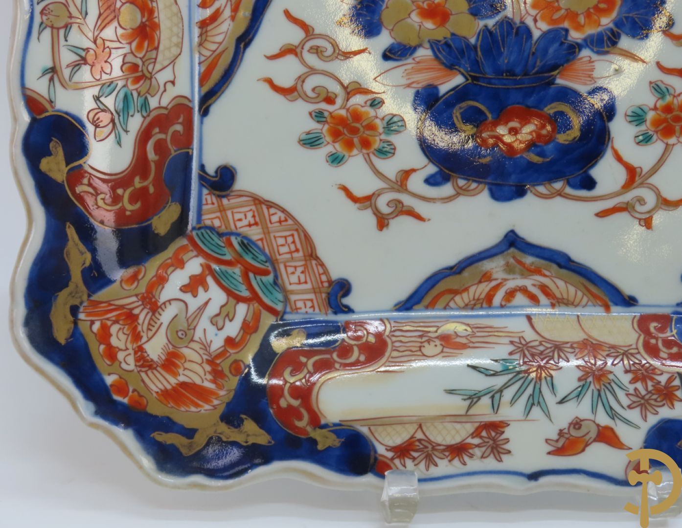 Drie vierkante Imari borden