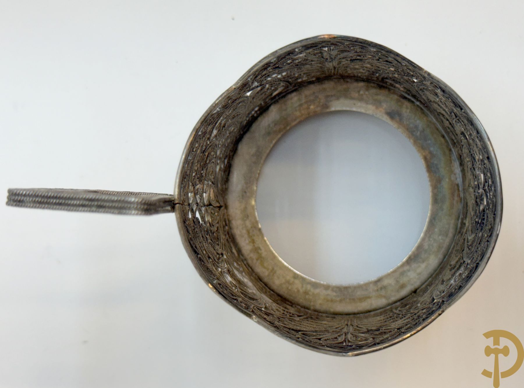 Zes verzilverde Russische theeglashouders in filigraanwerk