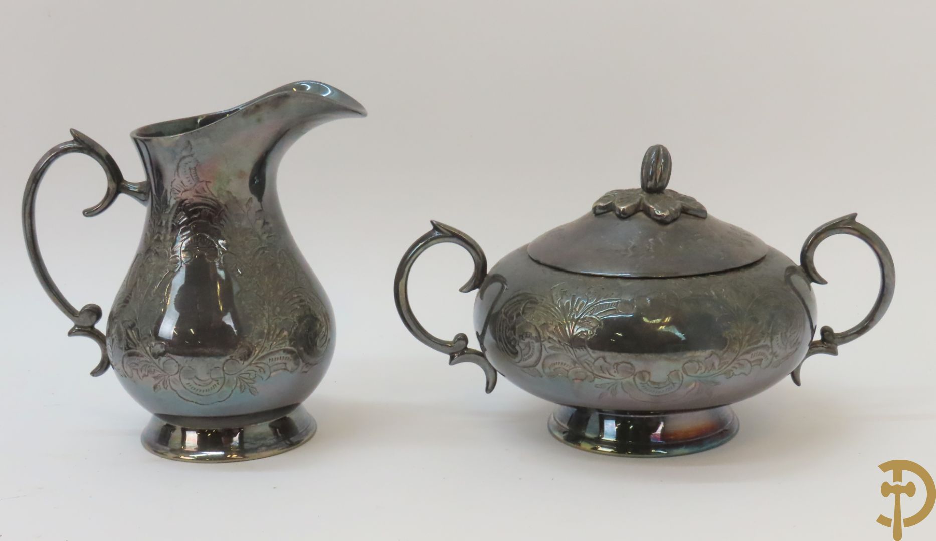 Drie verzilverde koffiestellen op plateau w.o. Wiskemann