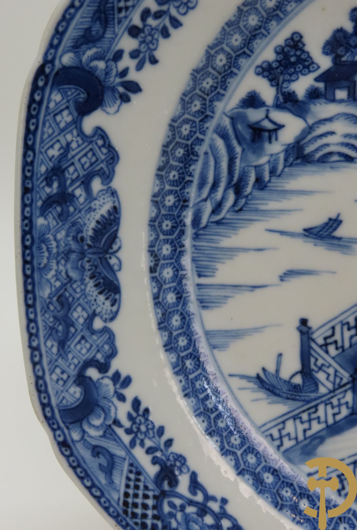 Vijf Chinese porseleinen bordjes met blauw/wit landschapsdecor met tempels