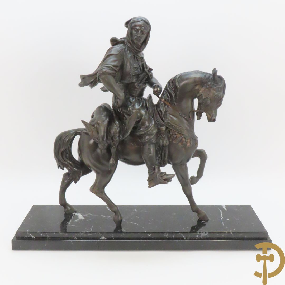 BARYE Guillemin naar 'Orientaalse ruiter te paard'  gepatineerde kunstbrons op marmeren sokkel
