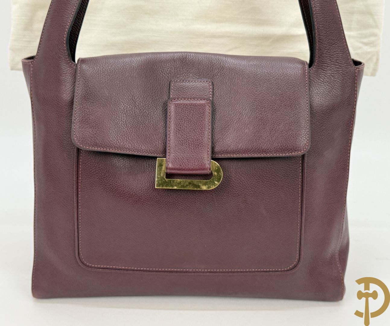 Mooi lederen auberginekleurige handtas Delvaux met bijhorende zak