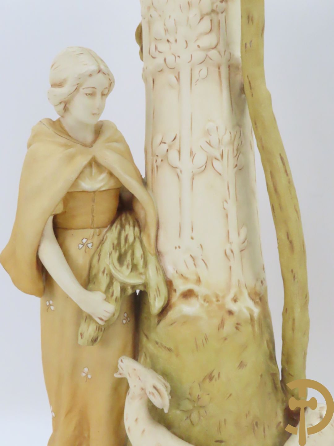 Paar Royal Dux vazen met herderpaar, gemerkt onderaan