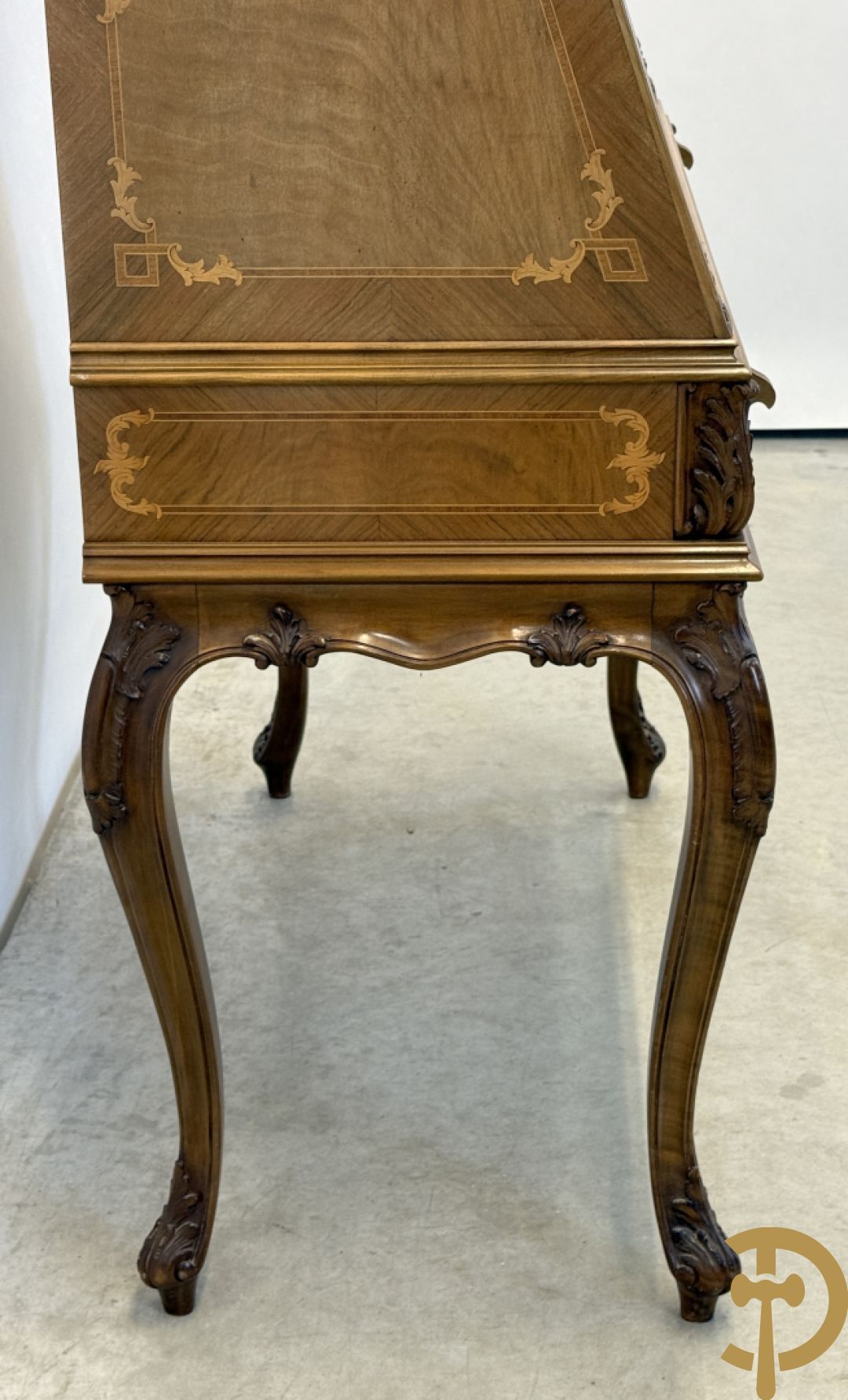 Notelaren secretaire met vitrine, Louis XV
