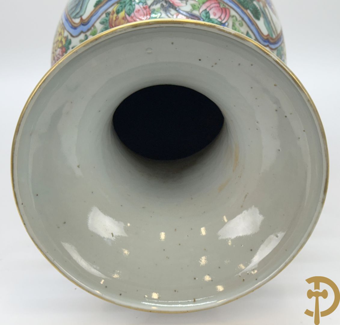 Chinese porseleinen vaas met geanimeerd krijgerdecor en vogeltaferelen