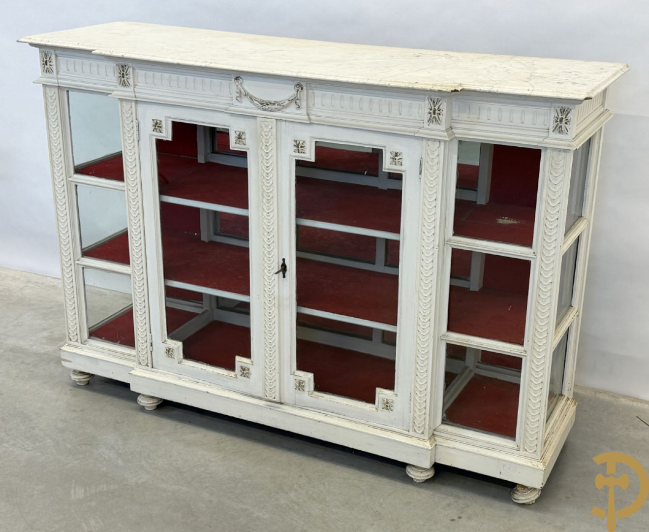 Louis XVI vitrine als toonbank met 2 deuren en 2 zijkanten - met wit marmeren blad