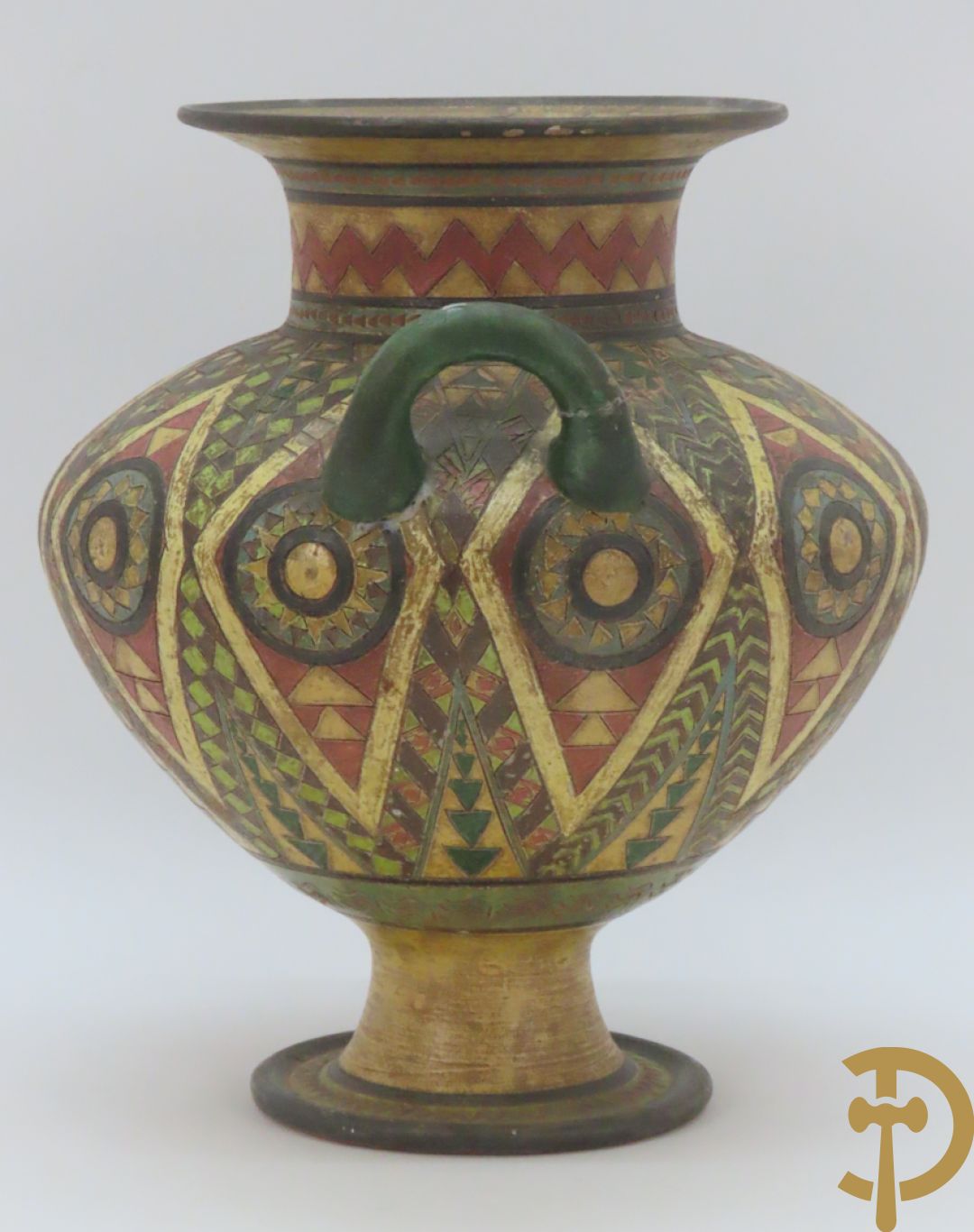 Vaas in terra cotta met geometrische motieven, Amfora, Grieks model, onleesbaar getekend onderaan