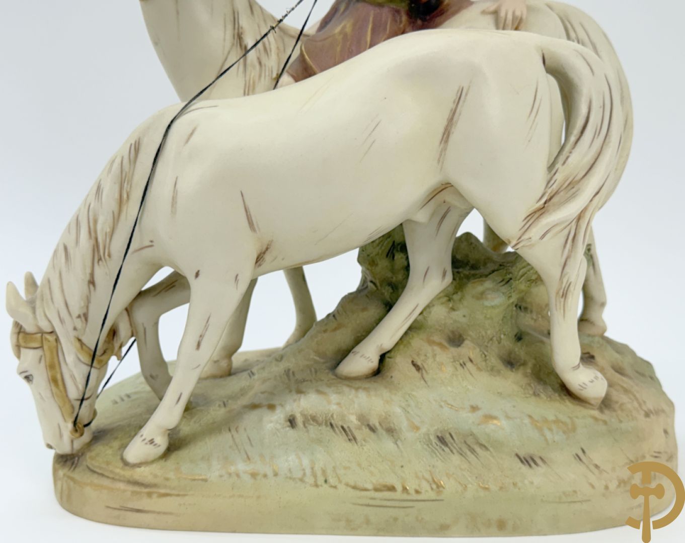 Paardenmenner in Royal Dux, onderaan gemerkt nr. 2072