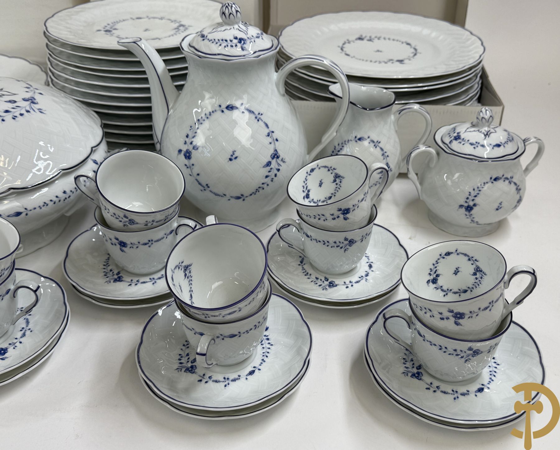 Uitgebreid porseleinen eet- en koffieservies Limoges, Bernardaud, type Hortence