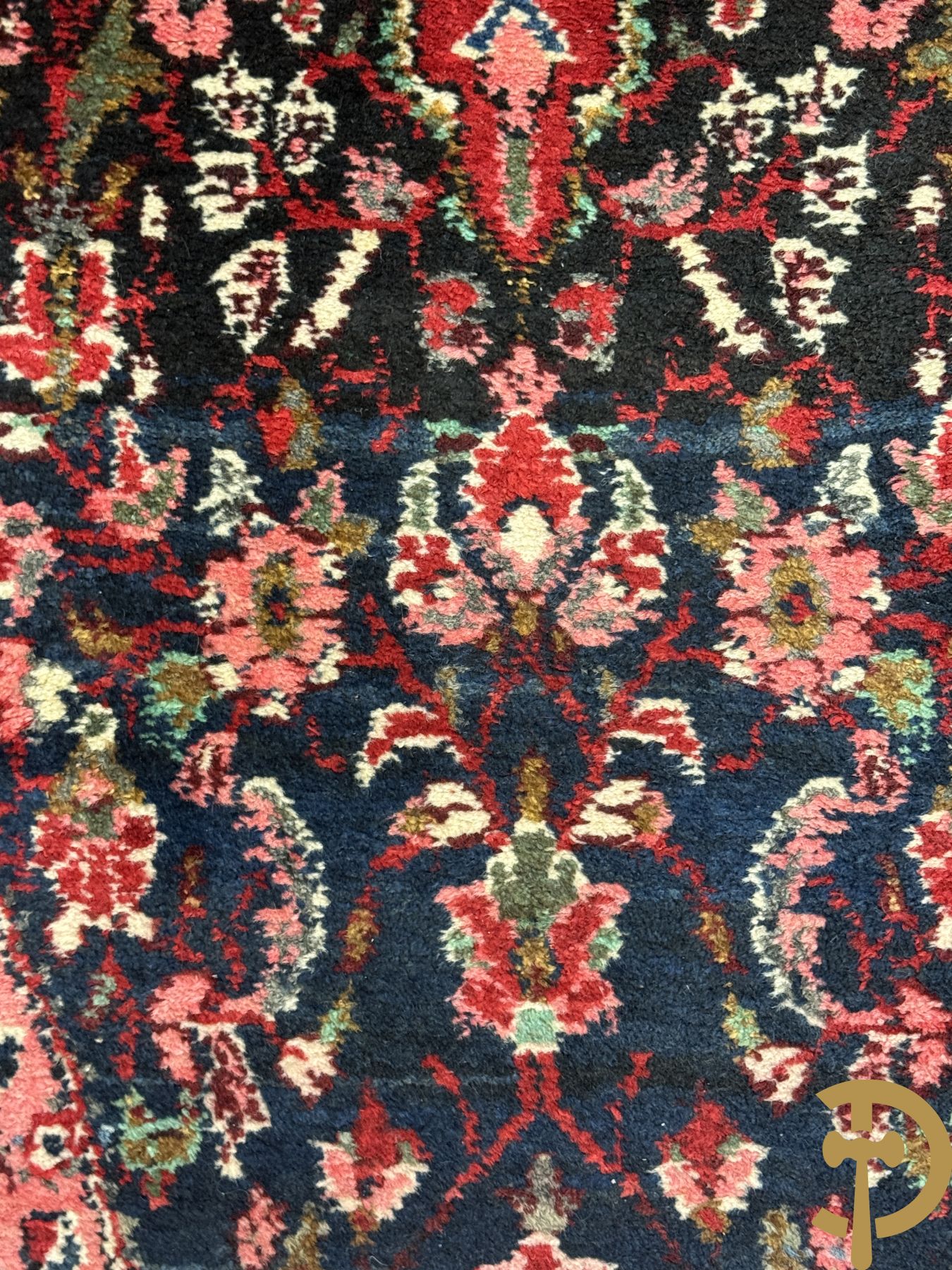 Twee oosterse handgeknoopte lopers