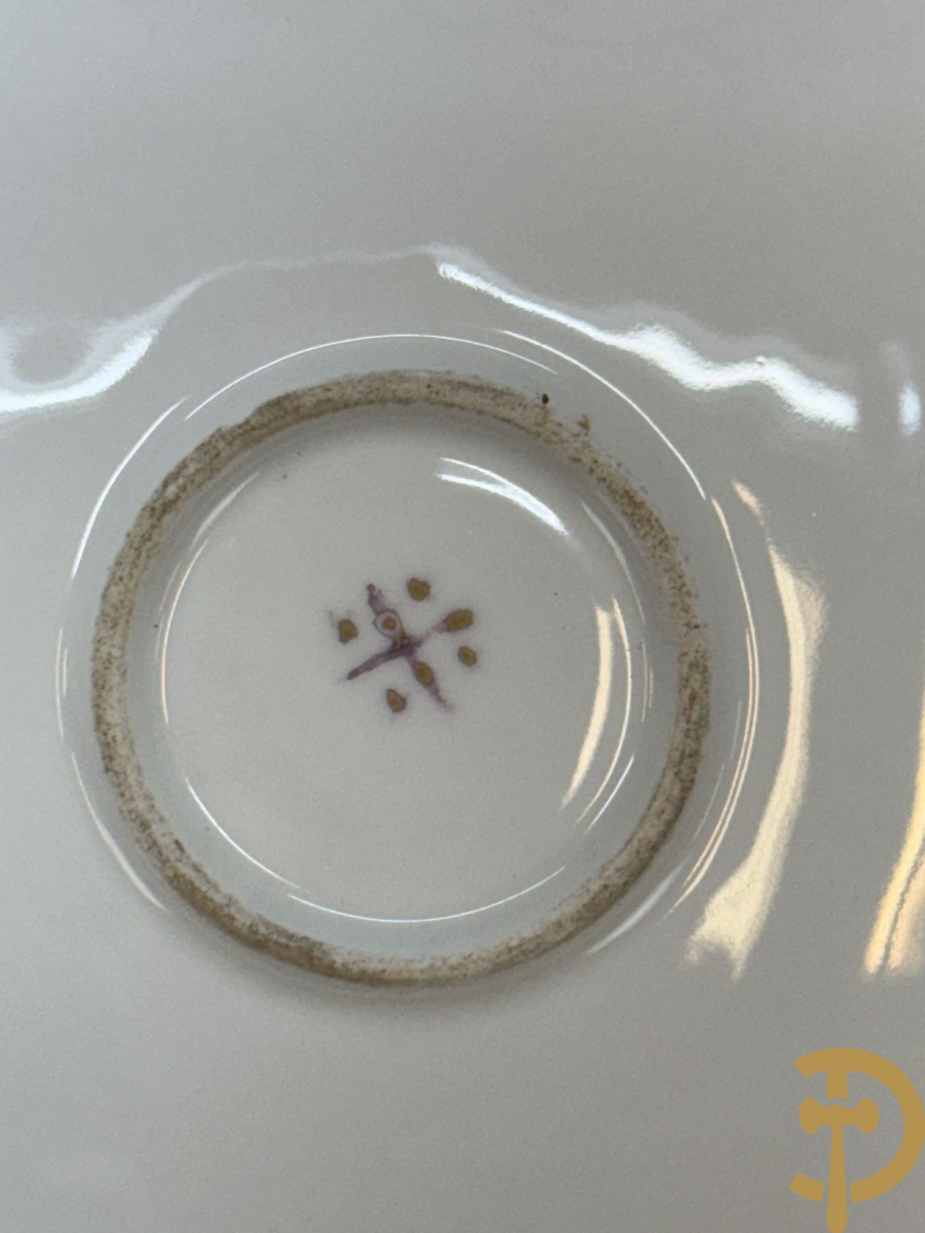 Paar handgekleurde Franse porseleinen borden met vogeldecor, 19e