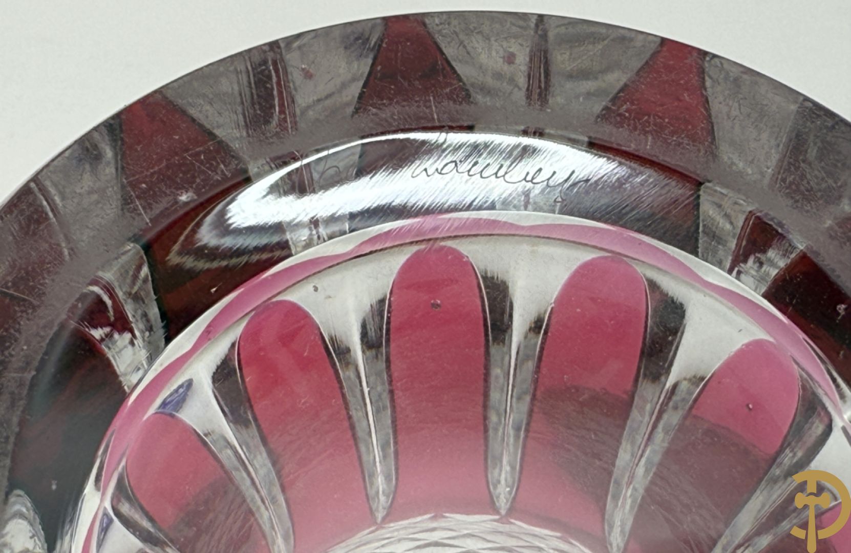 Val Saint Lambert : Rode kristallen vaas + blauwe pique fleur