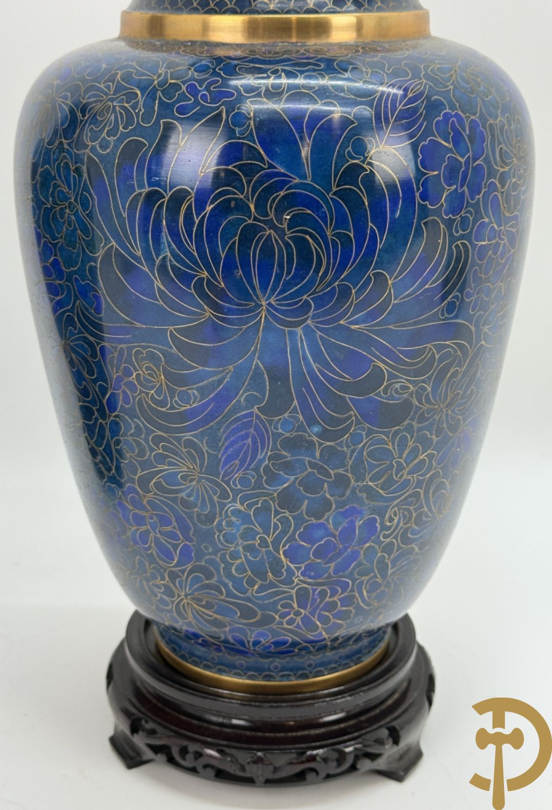 Paar blauwe cloisoné vazen met bloemendecor