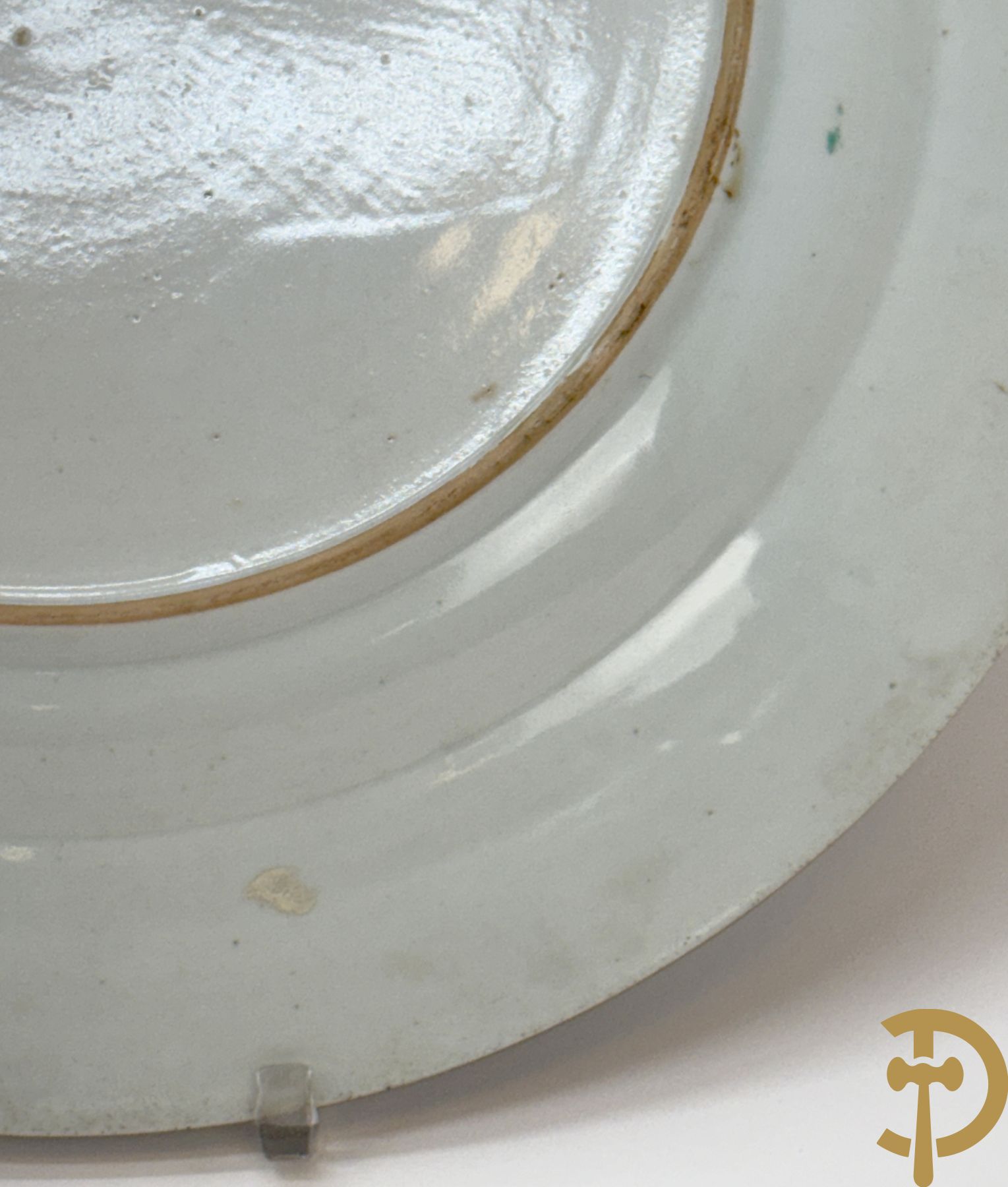 Chinees porseleinen Imari bord met landschapsdecor en bloemen