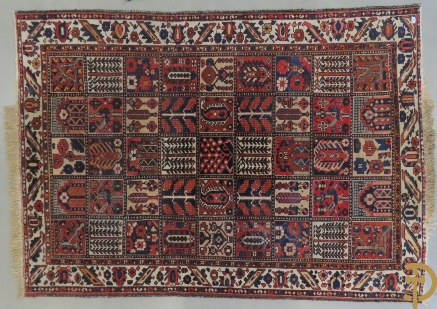 Oosters handgeknoopt tapijt met patronen + Oosterse handgeknoopte loper + kamelenmat