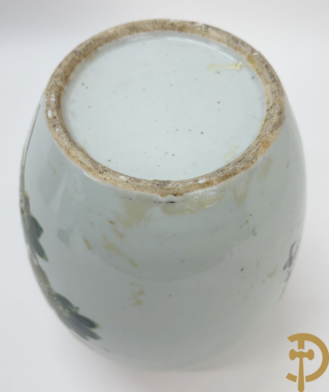 Chinese porseleinen cachepot met decor van dames en kind