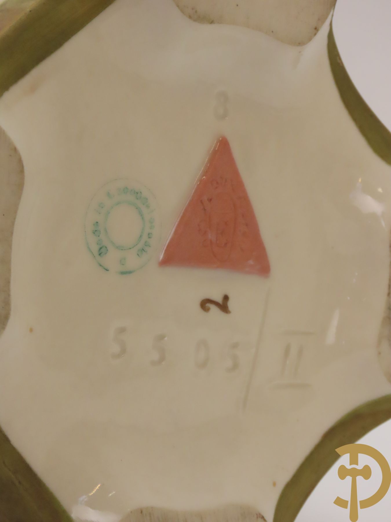 Paar Royal Dux vazen, Art Nouveau stijl, met bloemen bezet, Nummer 5505