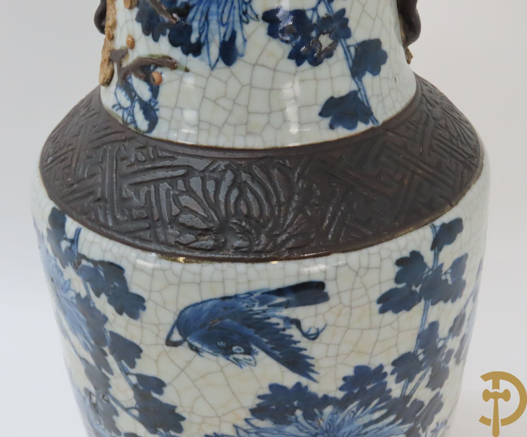Chinese porseleinen blauw/witte Nankin vaas met bloemen- en vogeldecor + 2 Nankin vazen met krijgerdecor