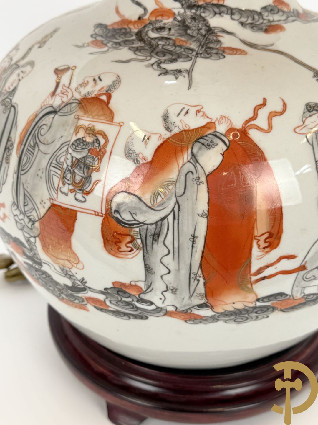 Chinese porseleinen vaas met handbeschilderde geanimeerde taferelen - als lampadaire omgebouwd