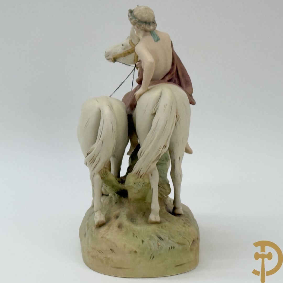 Paardenmenner in Royal Dux, onderaan gemerkt nr. 2072