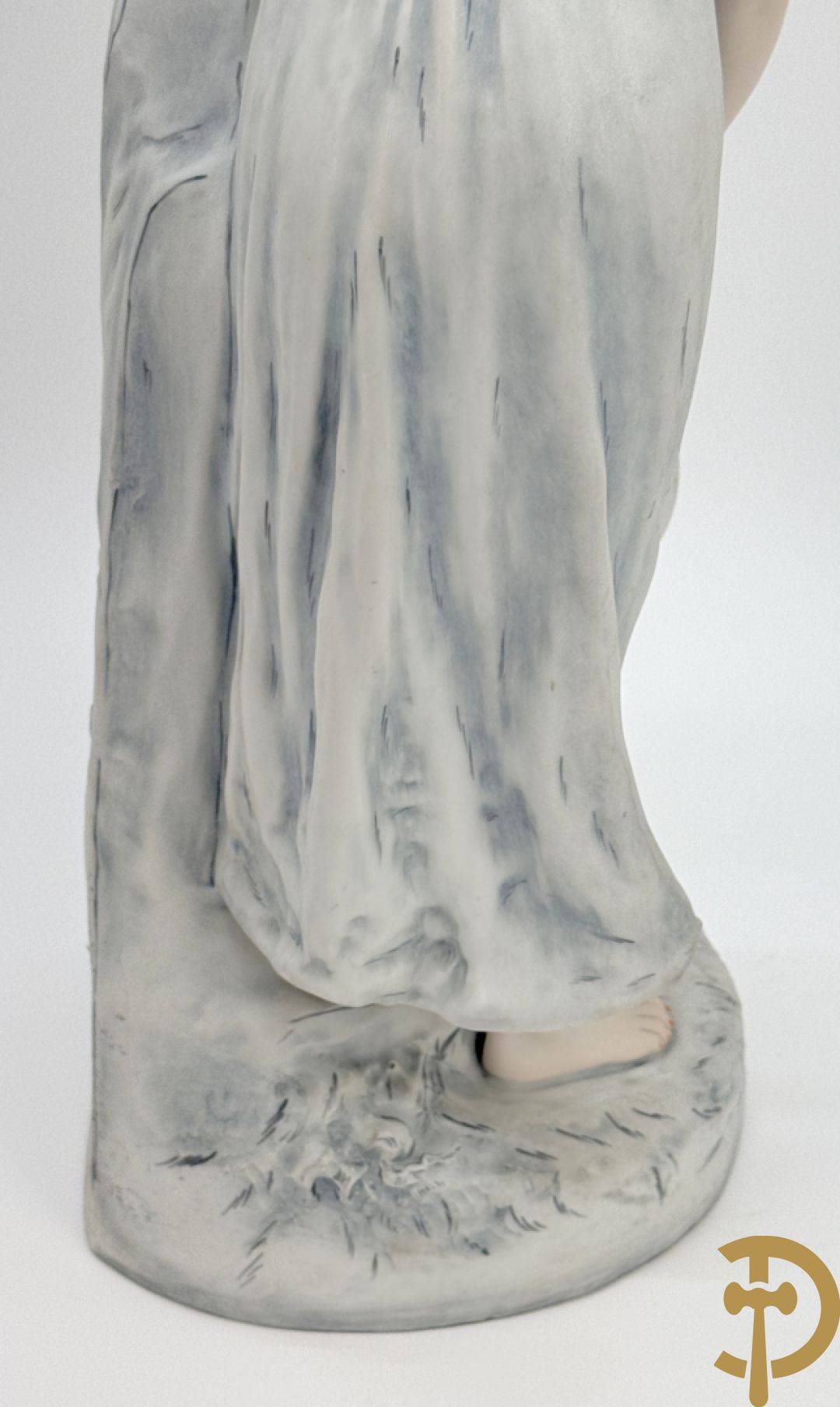 Paar Royal Dux beelden van koppel bij de waterbron, nummers 10563 en 10564