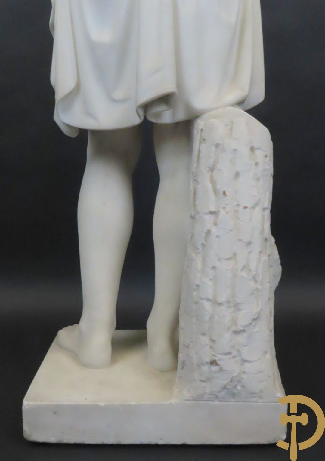 Onleesbaar getekend links achter 