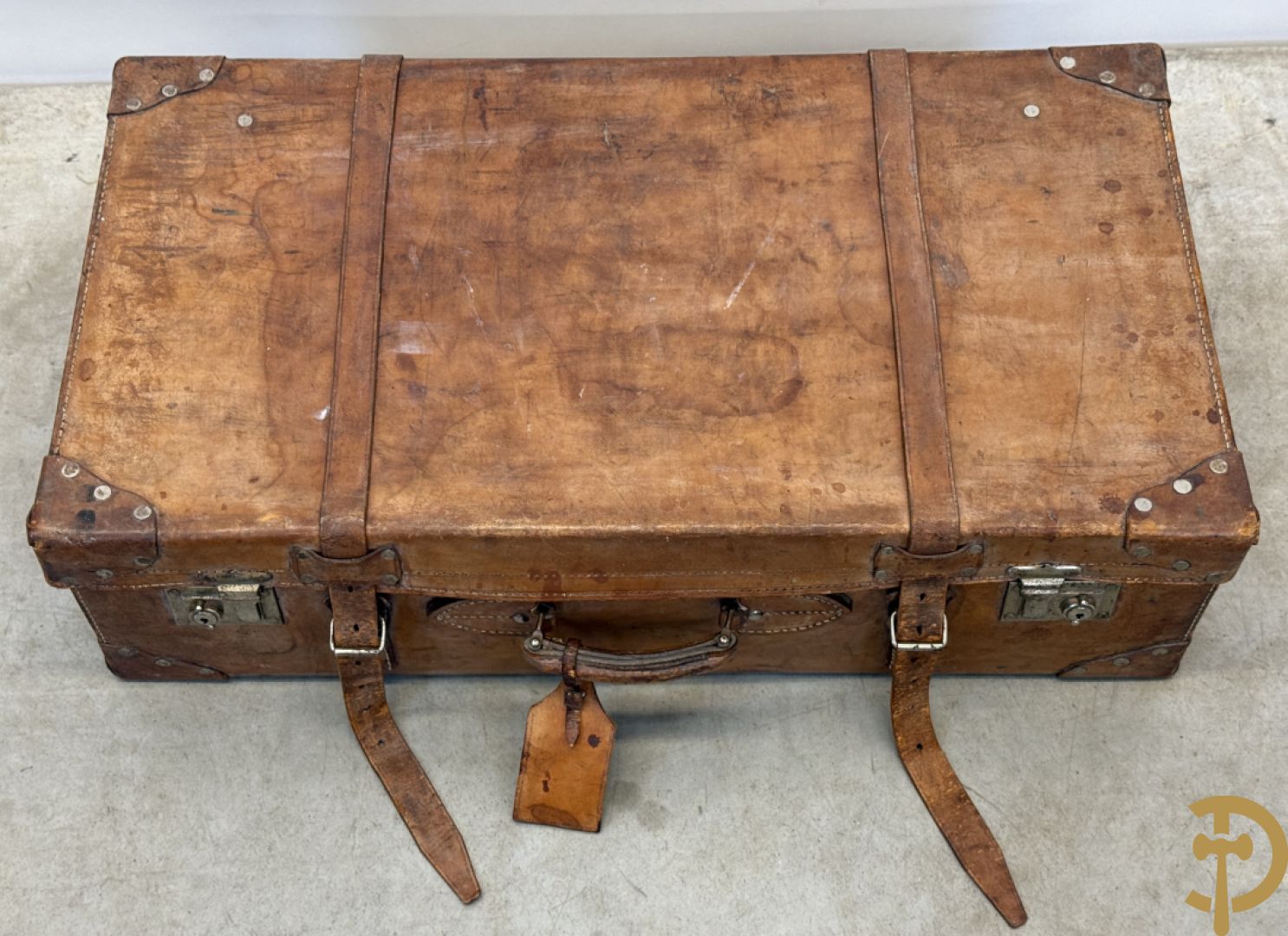 Drie oude lederen valiezen + reistas