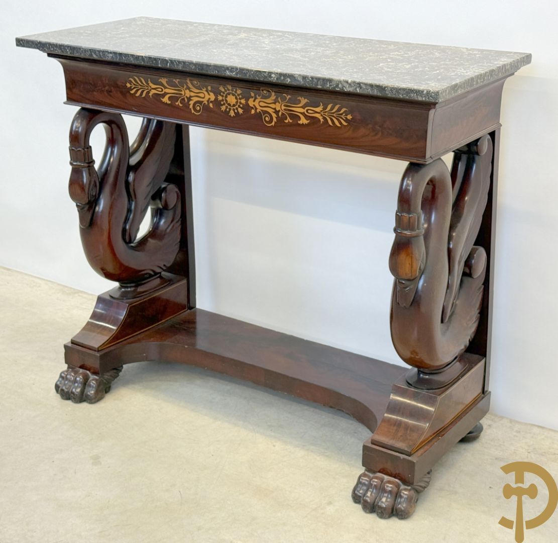 Mahoniehouten console met lade, voluutvormige zwanehalzen en marmeren blad