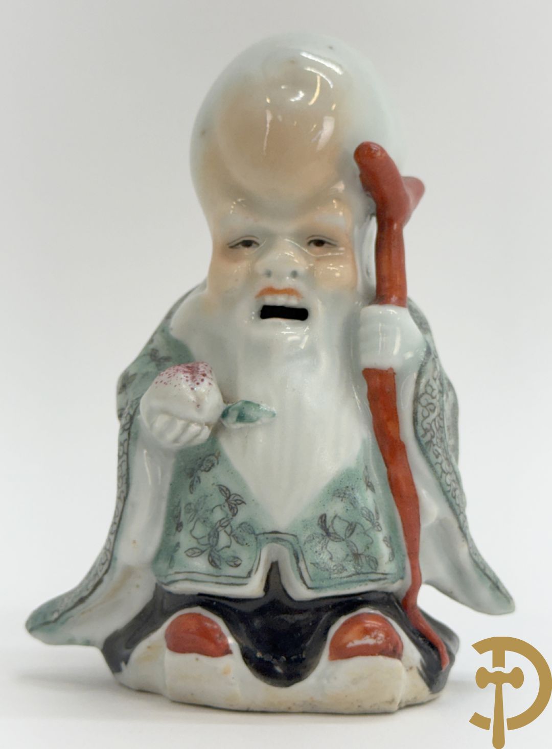 Vier Chinese porseleinen wijsgeren waarvan 1 gestempeld