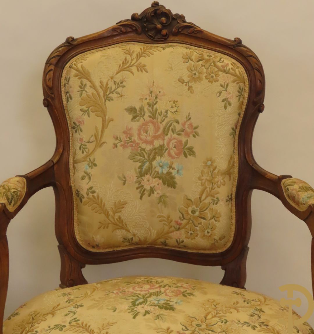 Vijfdelig Louis XV salonensemble in beuk bestaande uit tweezit, 2 armzetels en 2 stoelen
