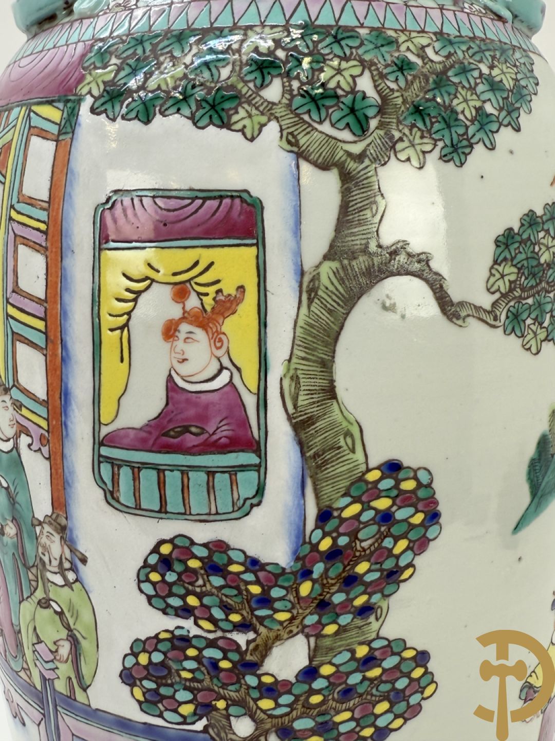 Chinese porseleinen vaas met dubbel decor van geanimeerd interieurzicht en mannen op paarden