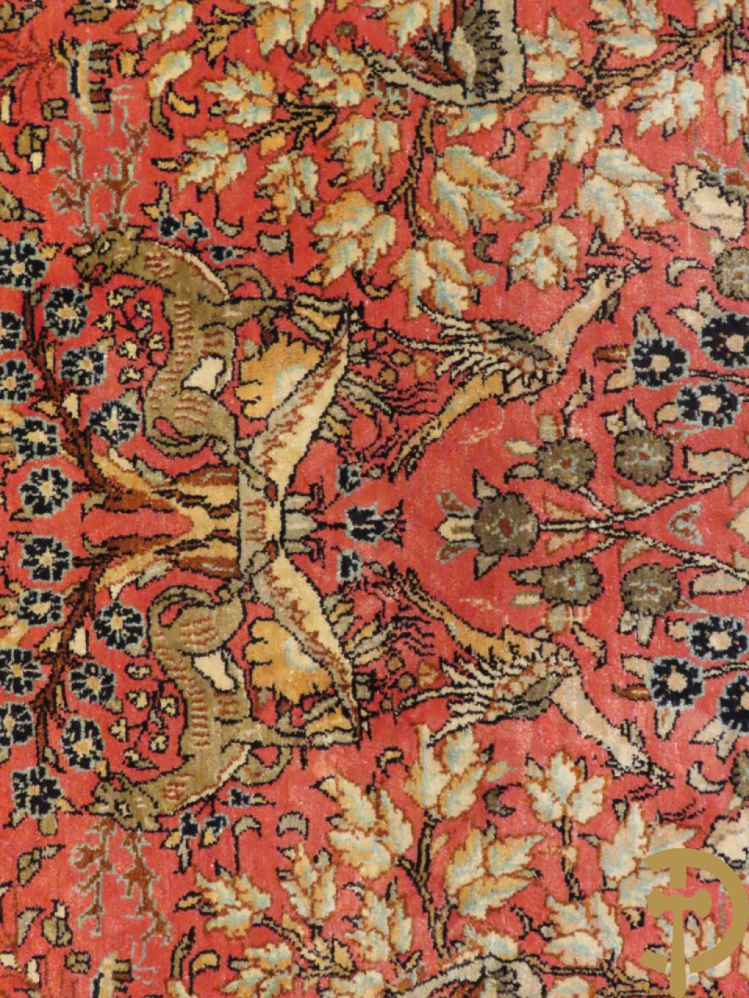 Oosters handgeknoopt tapijt zijde op katoen met dierenmotieven en levensboom