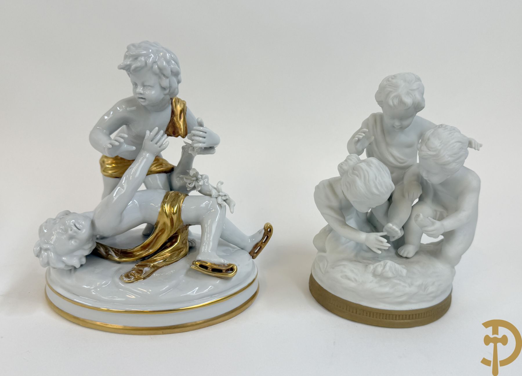 Vier Spaanse gekleurde biscuits met kinderen, Zaphir gemerkt + Italiaanse biscuits met cupido