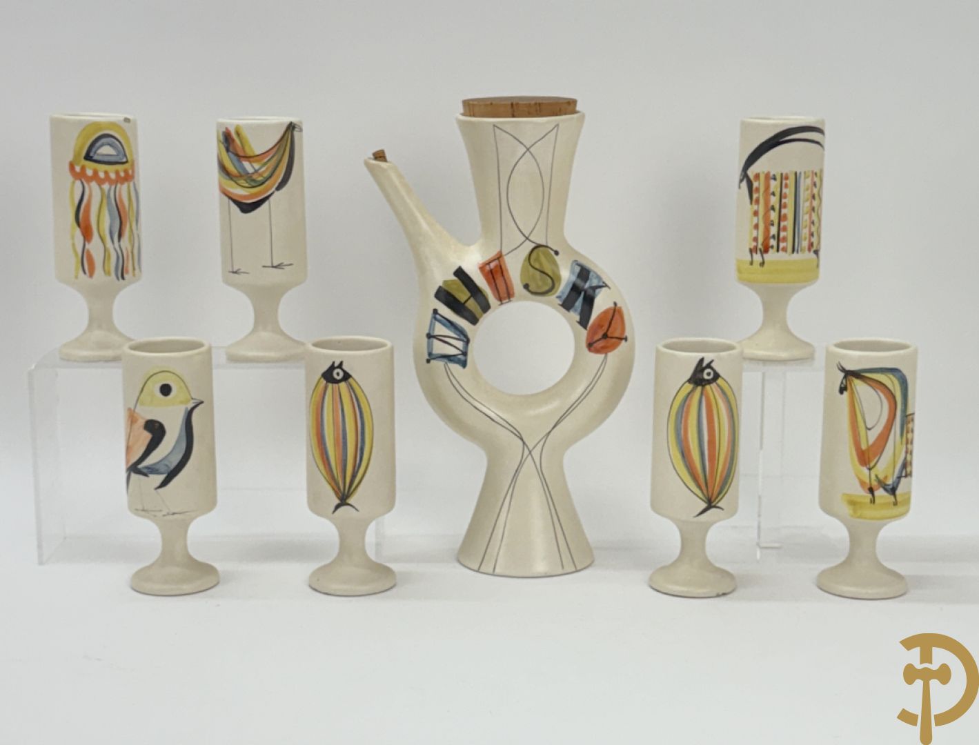 Whisky schenkvaas en 7 keramieken bekers met verschillende decors, Capron Vallauris