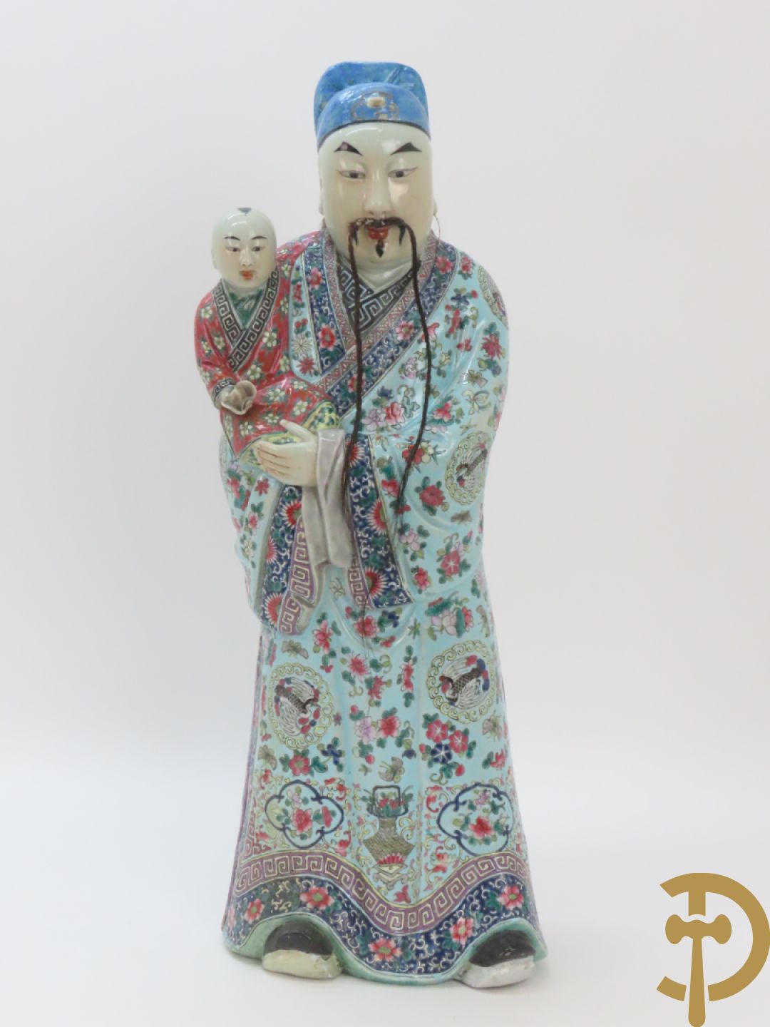 Chinese porseleinen wijsgeer dragende een kind