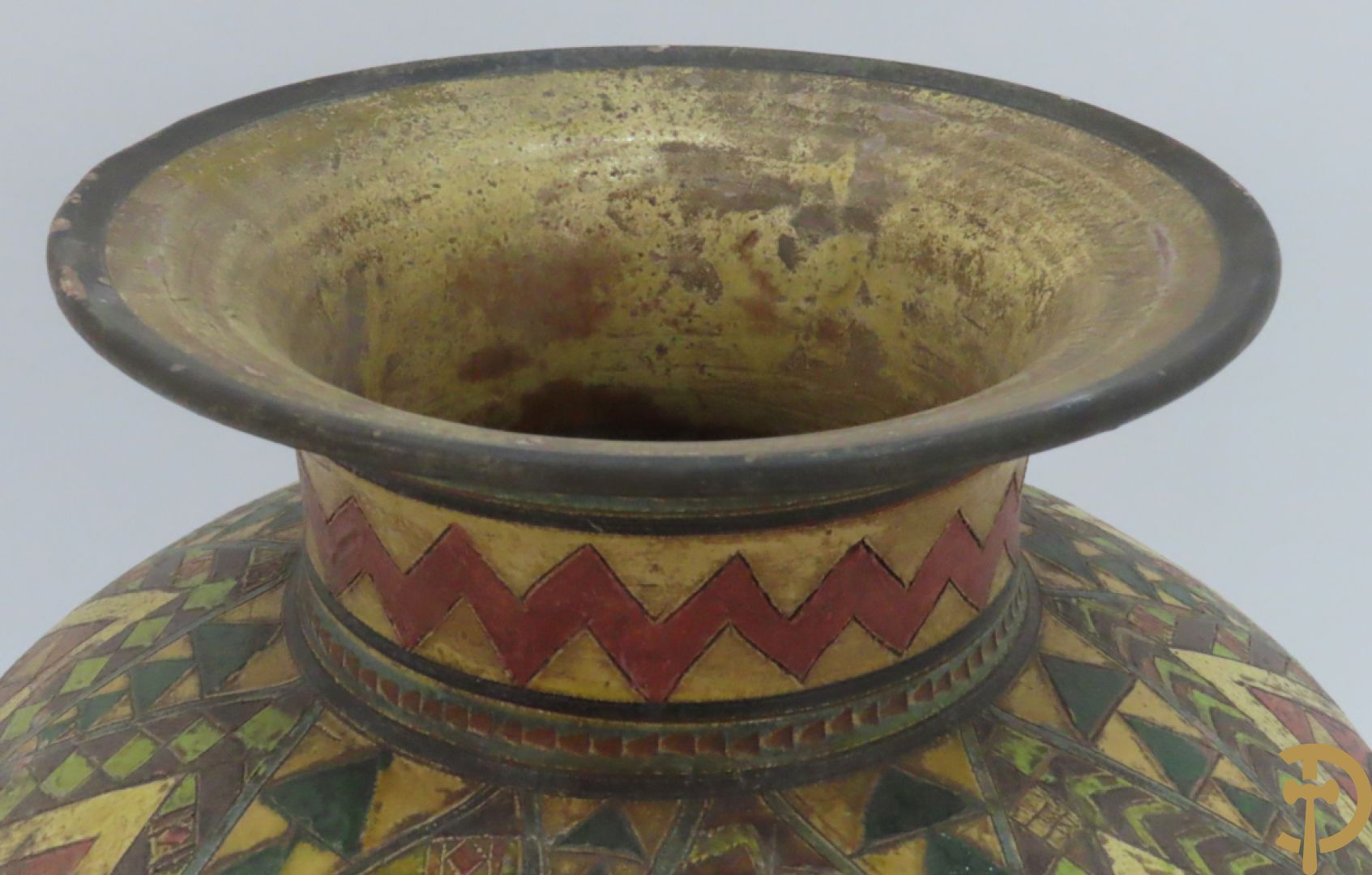 Vaas in terra cotta met geometrische motieven, Amfora, Grieks model, onleesbaar getekend onderaan