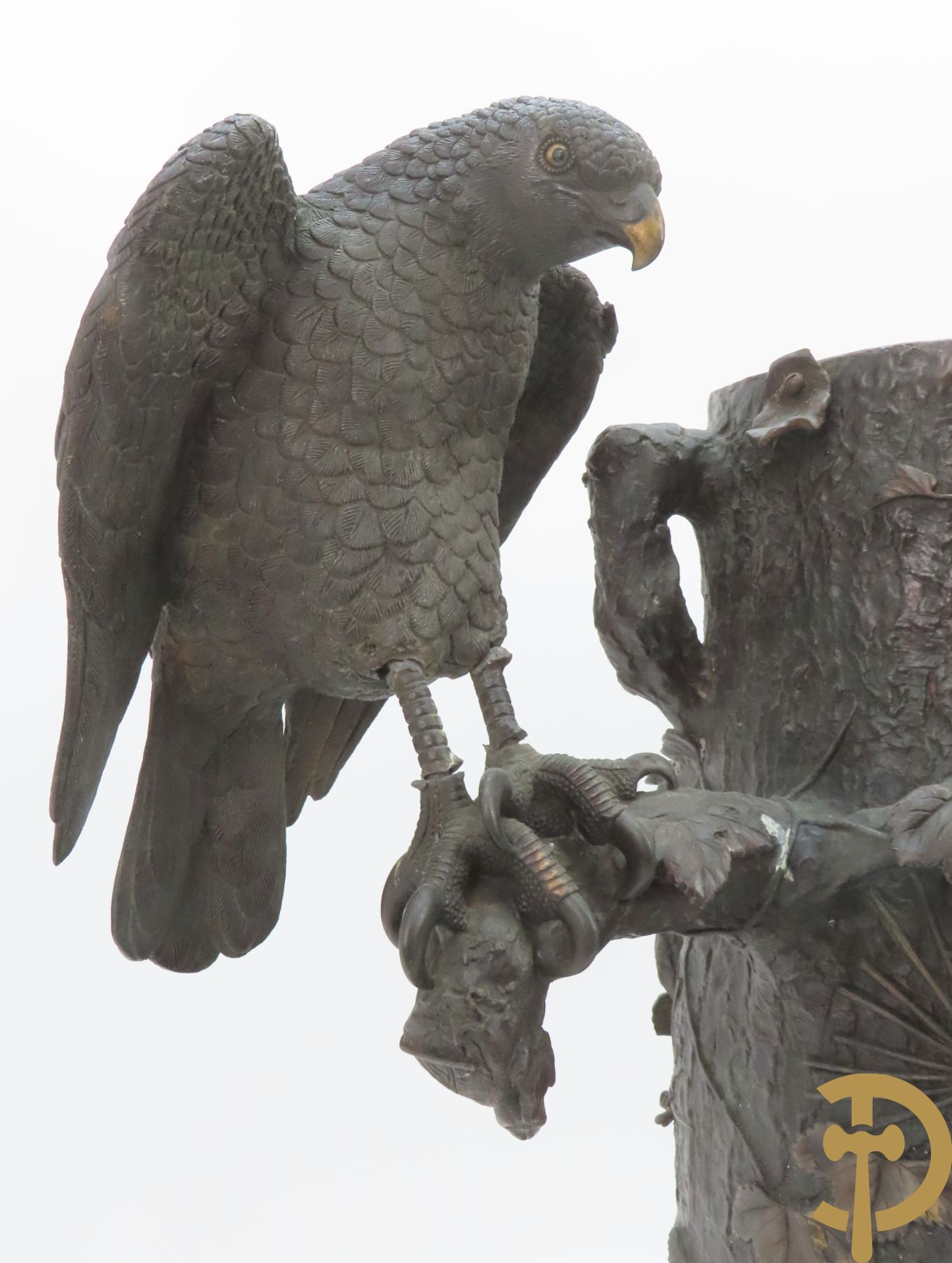 Bronzen ornament van boomstronk met takken en adelaar