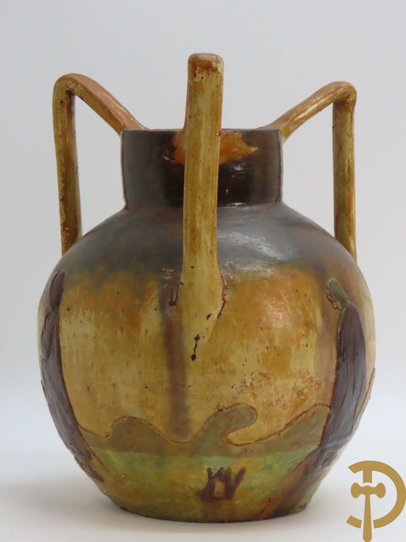 Torhoutse drieorige aardewerken vaas met begijntjes op stap, LMV gemerkt