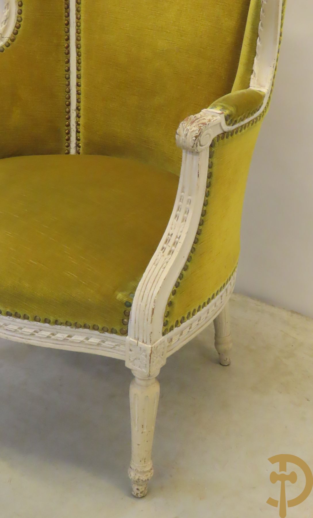 Gemonochromeerde bergère met groene mohair stof + gemonochromeerde en gecaneerde canapé Louis XVI stijl