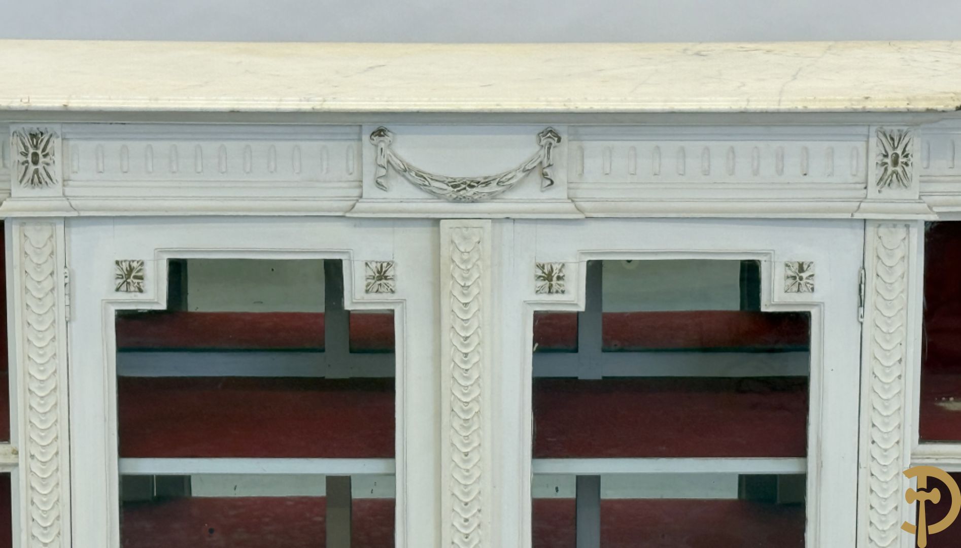 Louis XVI vitrine als toonbank met 2 deuren en 2 zijkanten - met wit marmeren blad